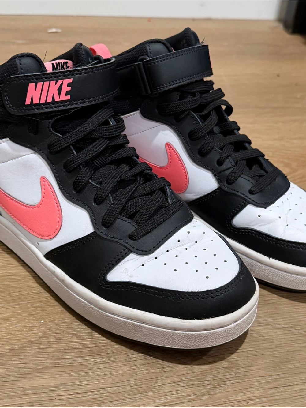 Nike Kids Mid-Top Sneakers in Black, White & Pink
